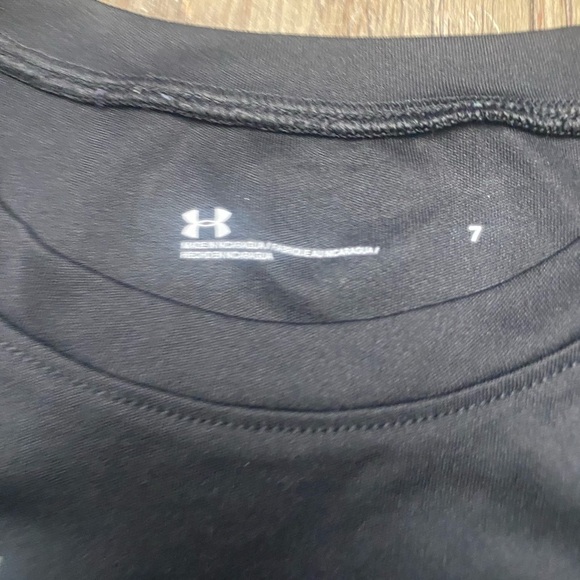 Under Armour Dri Fit Crew Necvk Black Short  Sleeve T Shirt Size 7 - Picture 2 of 4